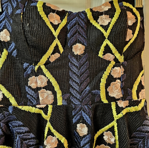 L'atiste by Amy Embroidered HiLo Cocktail Dress - Picture 10 of 11